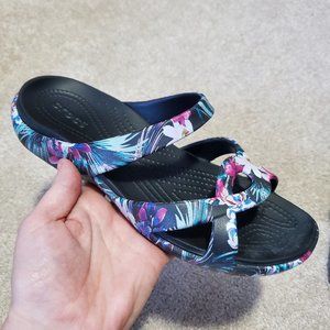 CROCS / 8 / Women’s Meleen Twist Graphic Tropical Floral Pattern Slip-On Sandals